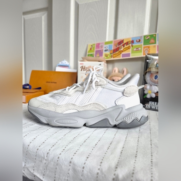 adidas Ozweego 'White Grey' | Big Kids 5.5 (Women’s 6.5) | 2023 Release - Picture 2 of 7